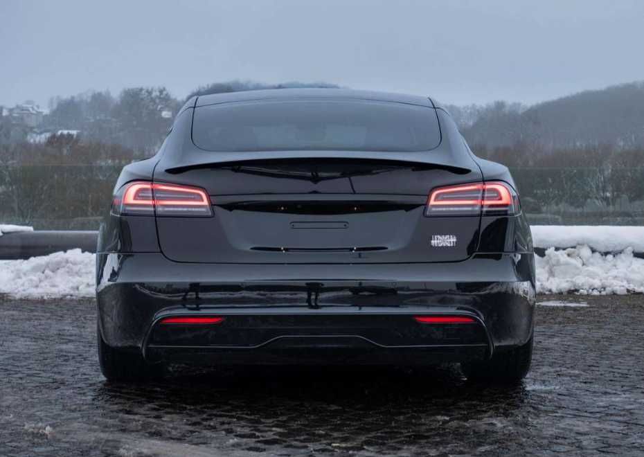 Tesla Model S 2023 року