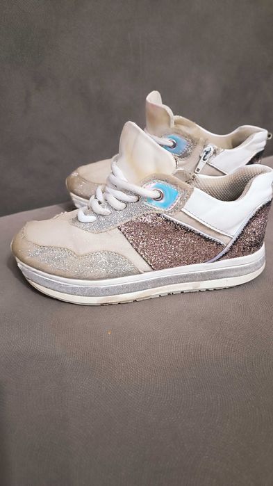 Кроссовки для девочки