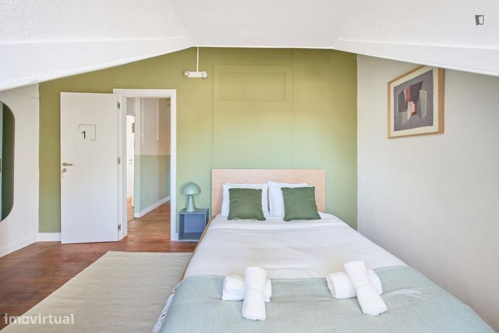 Quarto - localizado em São Bento Lisbon