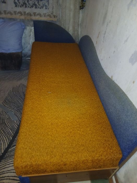 Продам диван  б/у 1500 торг