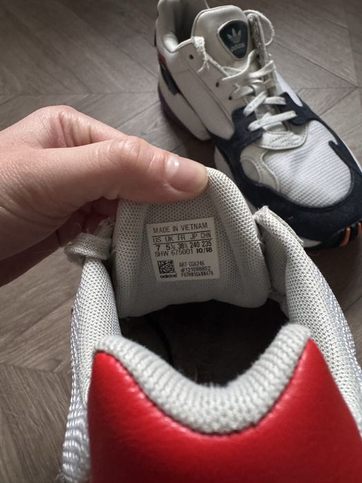 Buty sportowe Adidas falcon W