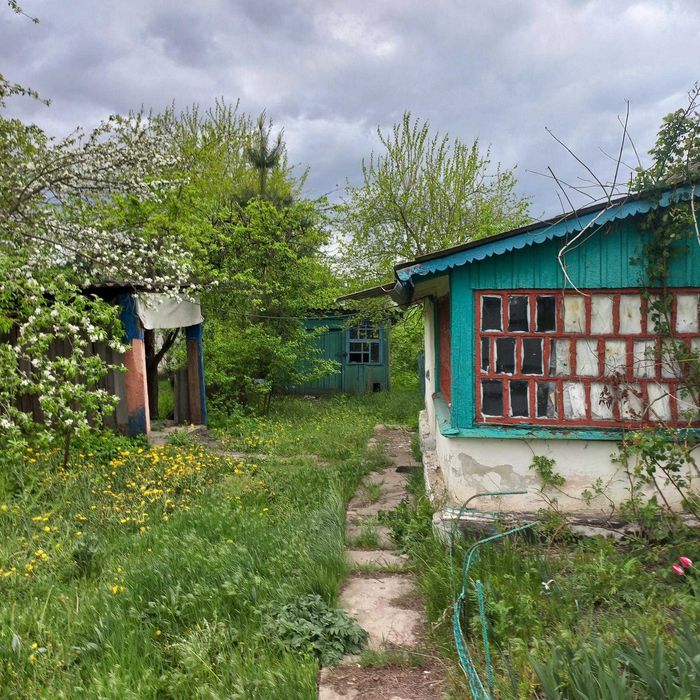 Продам газифицированный дом. Юрьевка, центр. Участок 25 соток