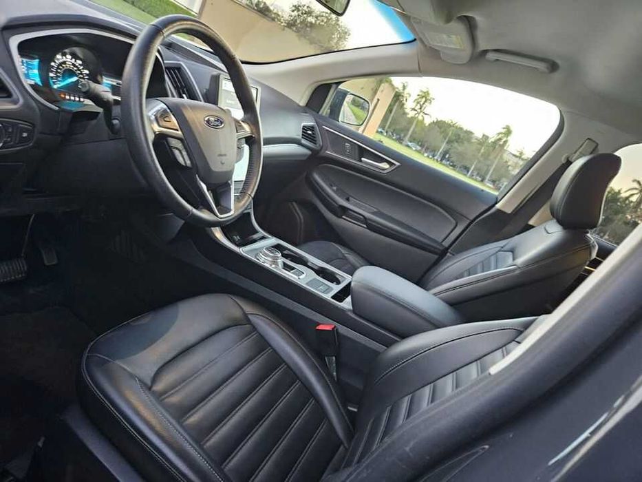 2021   Ford Edge
