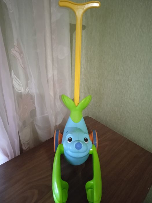 Іграшка-каталка Tomy