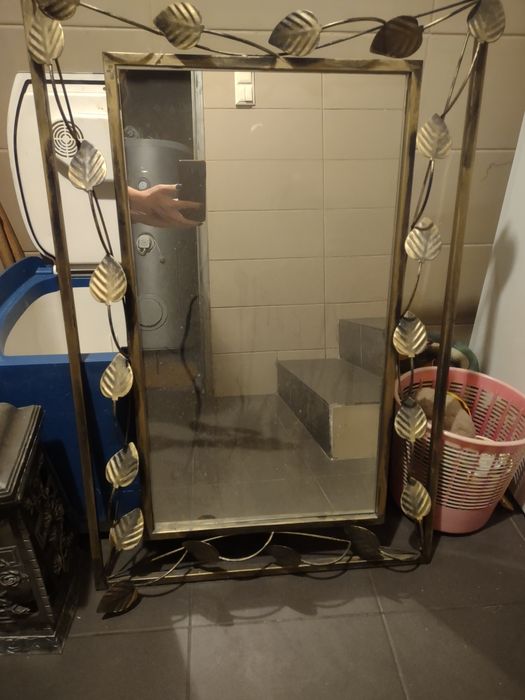 Lustro w kutej oprawie patyna