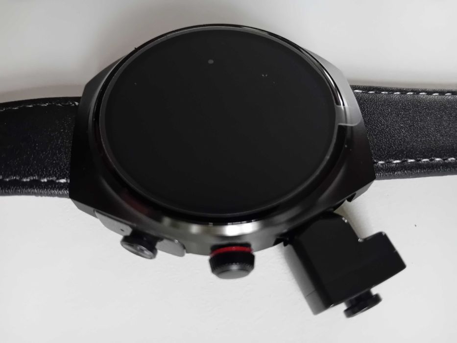 smartwatch ze słuchawkami 2w1 i dotykowym ekranem