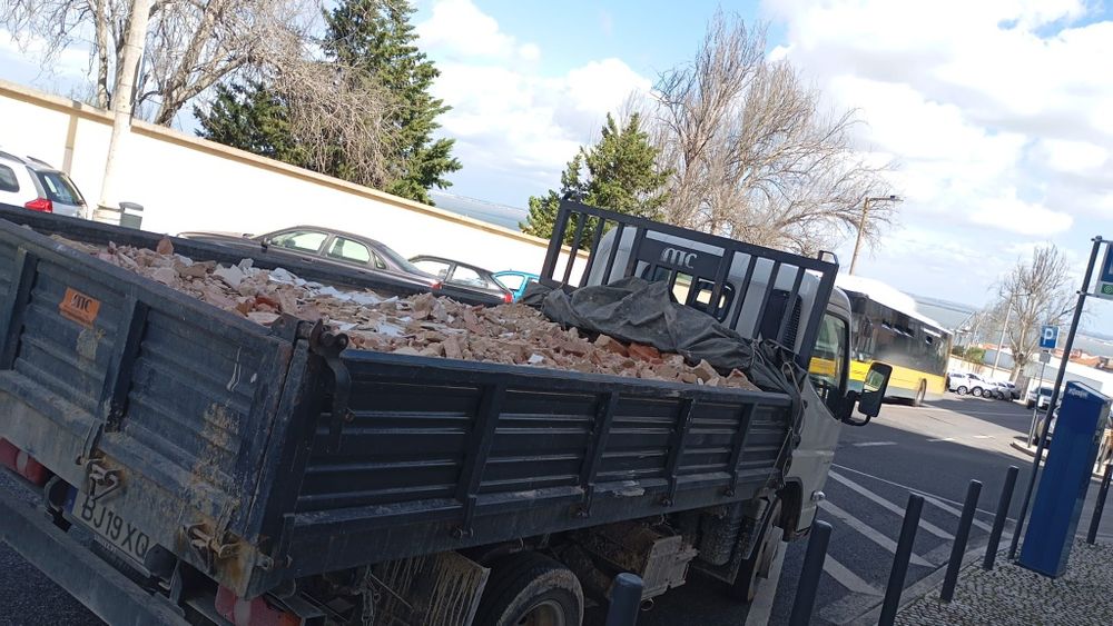 Aluguer condutas para descarga de entulhos