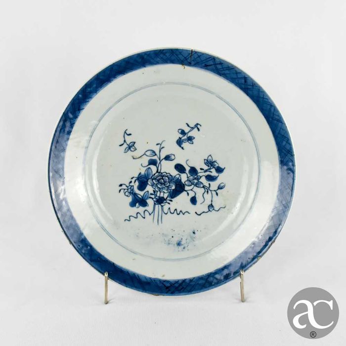 Prato porcelana China, Dinastia Qing, Período Qianlong, séc. XVIII n3