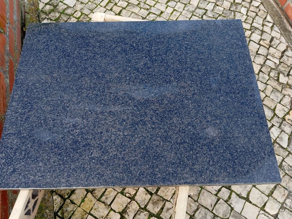 Tampo em granito novo