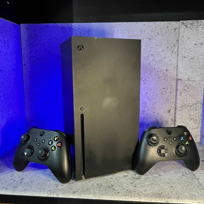 Konsola Xbox Series X Model: 1882 | Używana | 2 Pady |