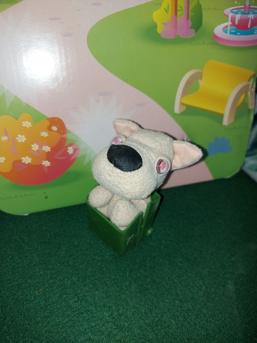 Pluszowy pies w wózku