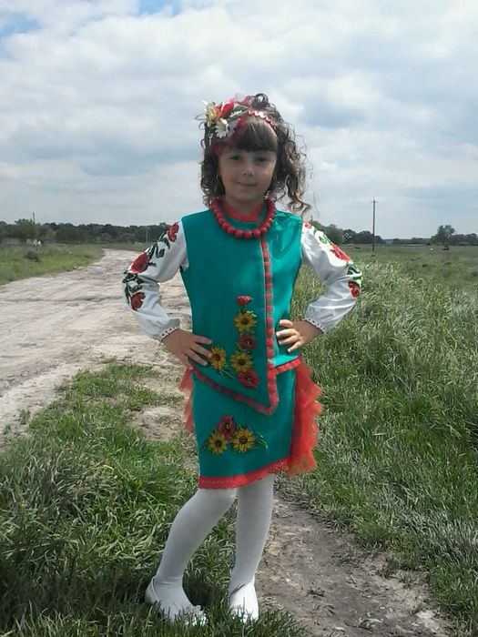 український костюм для дівчинки в сучасному стилі