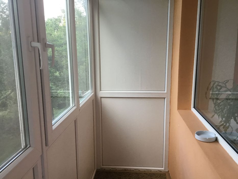 Посуточно 1 ком.квартиру. 2 + 1 спальн. мест.. .Центр. г.Каменское.