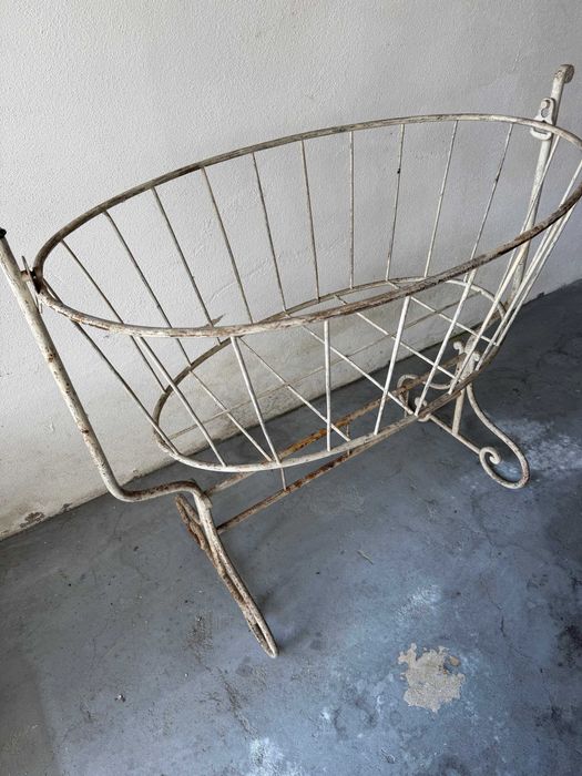 Cama de Baloiço em Ferro Muito Antiga