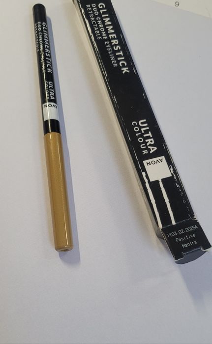 Opalizująca konturówka Positive Mantra avon