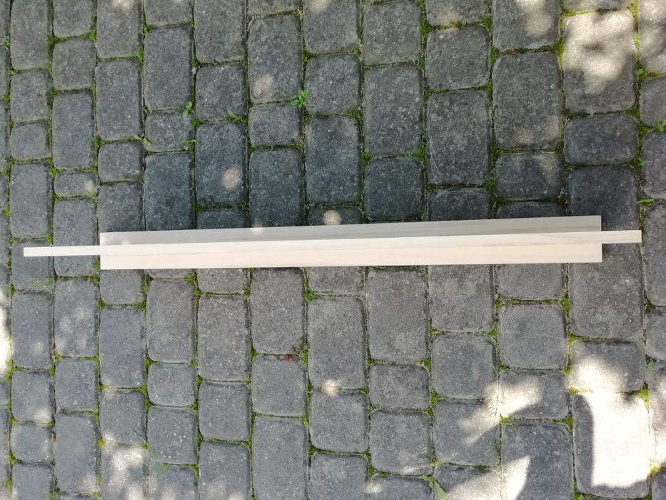 Półka ścienna samowisząca