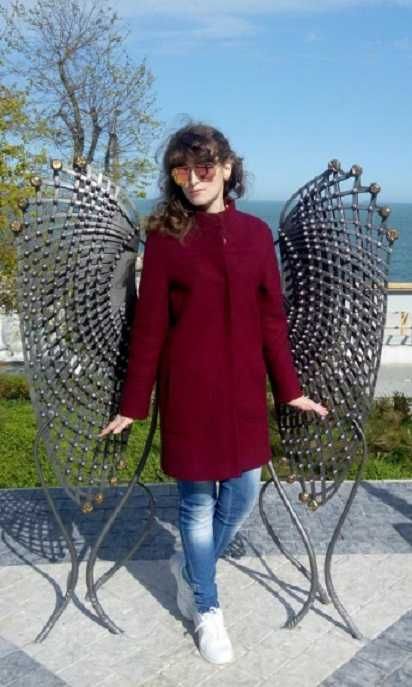 вкорочене  червоне пальто , тренд 2023  100% вовна