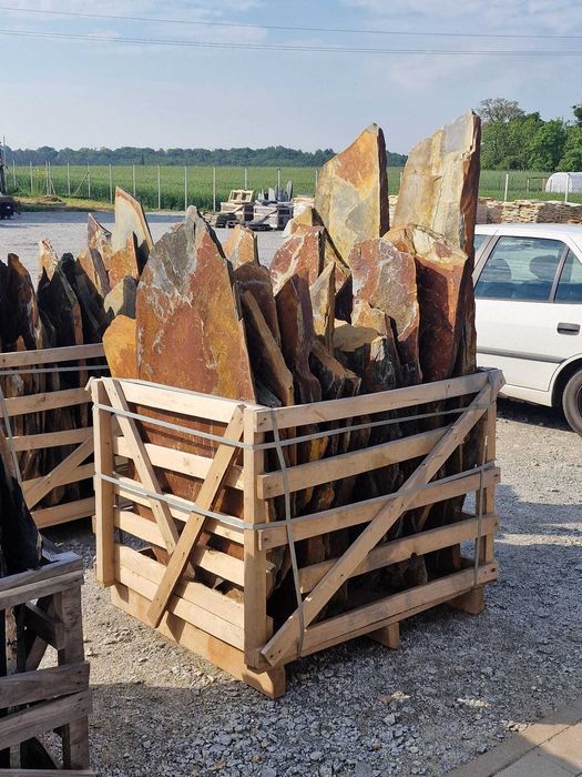 Czarny łupek kamień naturalny duże nieregularne płyty kamienne