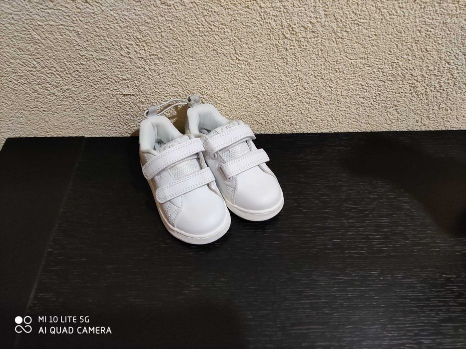 Sapatilhas Zippy novas n 21 e Meias c/sola de borracha