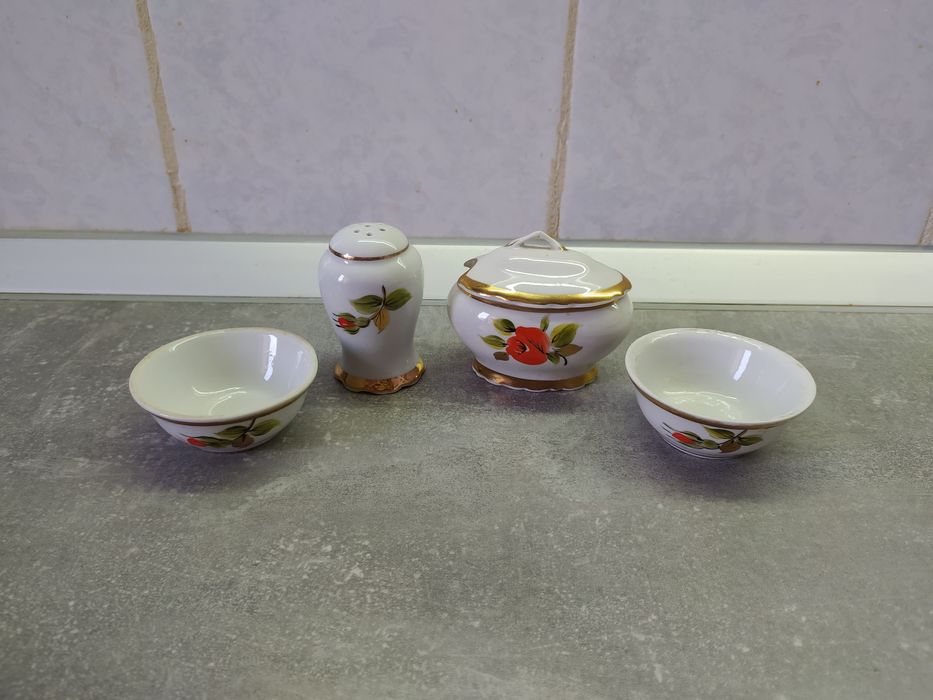 Большой столовый сервиз