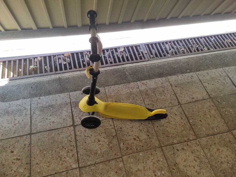 Trotineta Criança com 3 rodas.