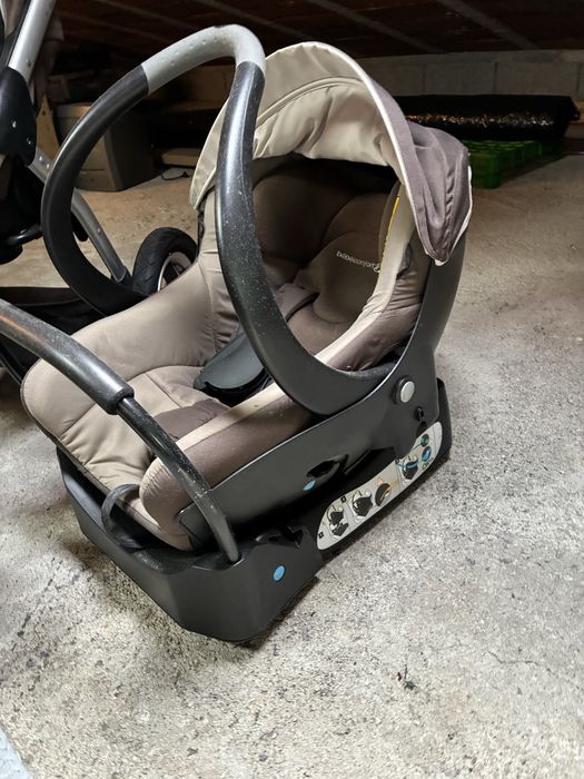 Carro bebé e ovo
