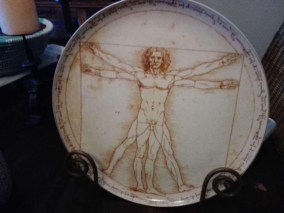 Decorações diversas, pratos, jarras, taças desde