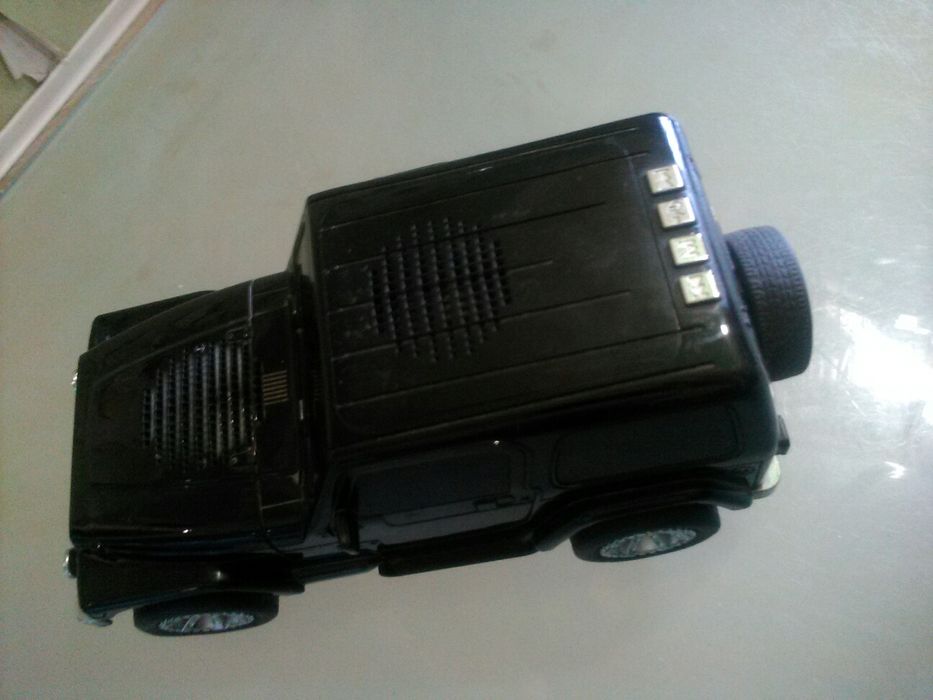 Колонки разные 200,300 и 700.Машина От батареи,сети,Флешка,радио.