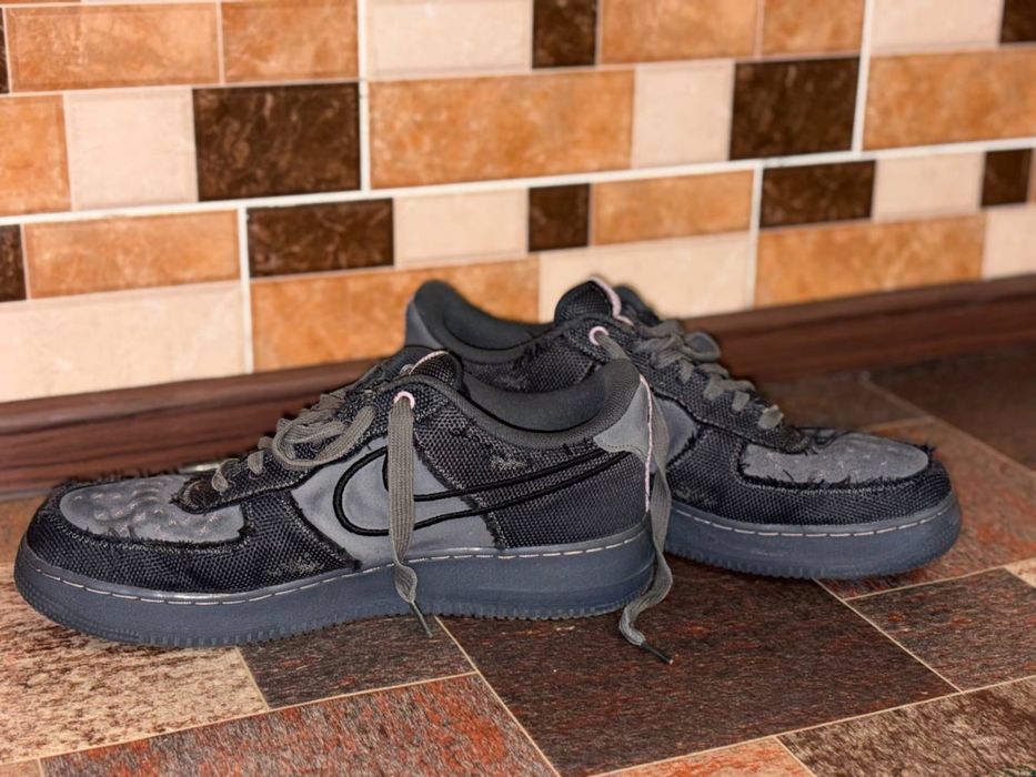 Nike Air Force 1 ‚07 sneakers in black and gray