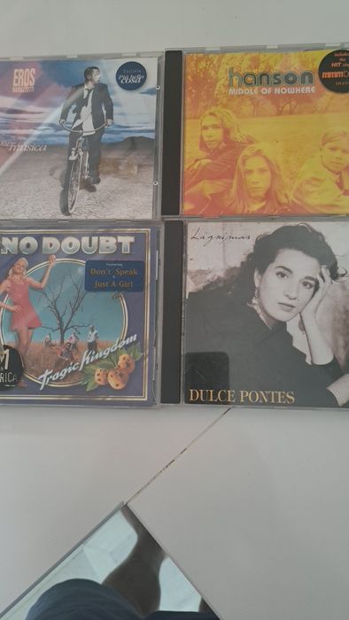 CDs de música em bom estado