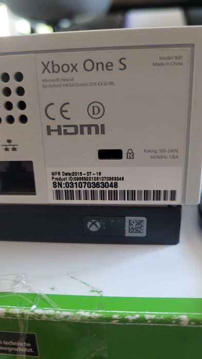XBox One S 3 gry, pad