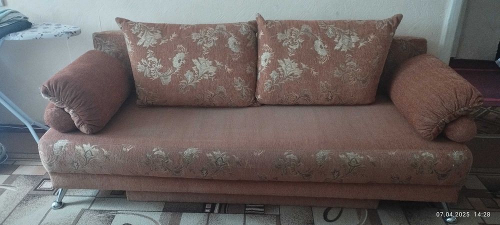 Диван розкладний.