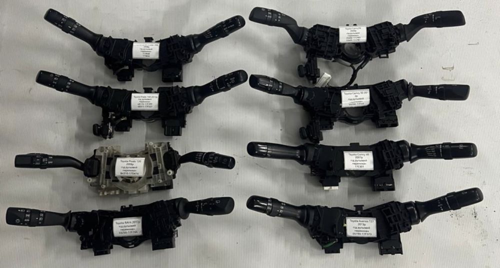 Перемикач підрульний Toyota переключатєль поворотів , фар Тойота