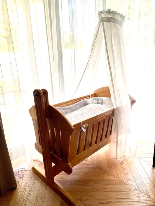 Kołyska drewniana