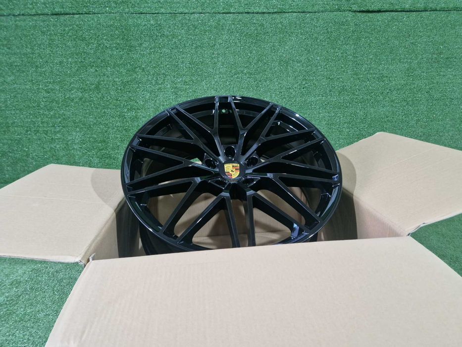 Диски R22 5 x 130 Porsche Cayenne Panamera — Gloss Black DP20