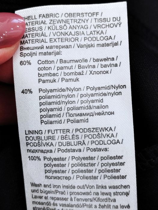 Sukienka z czarnej bawełnianej koronki