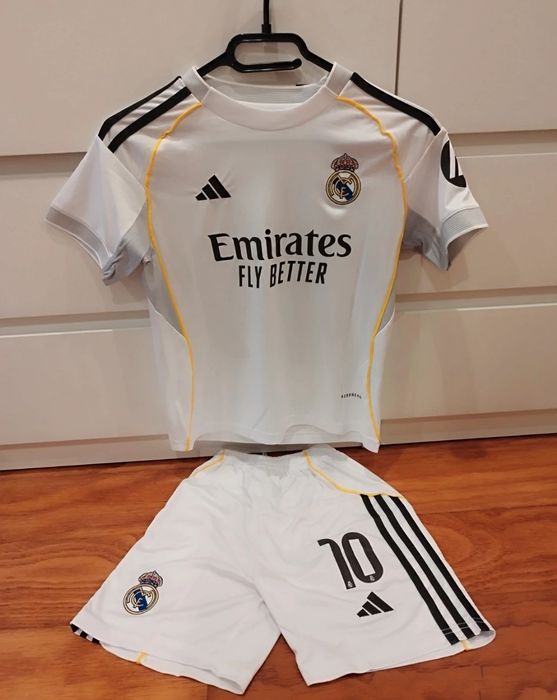 Equipamento criança Real Madrid Mbappe