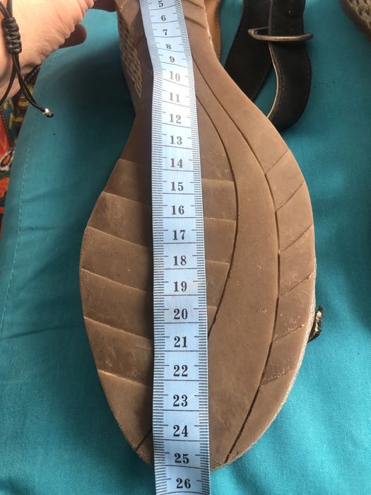 Natuflex czarne  sandały na paskach z koturną 41