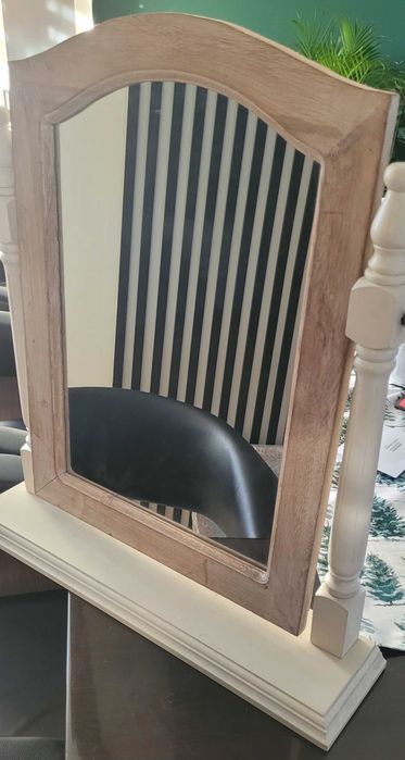 Lustro obrotowe na toaletke lub biurko