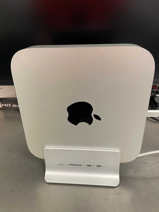 Mac mini APPLE M2 8 GB RAM 256 GB SSD com Dock 5 em 1