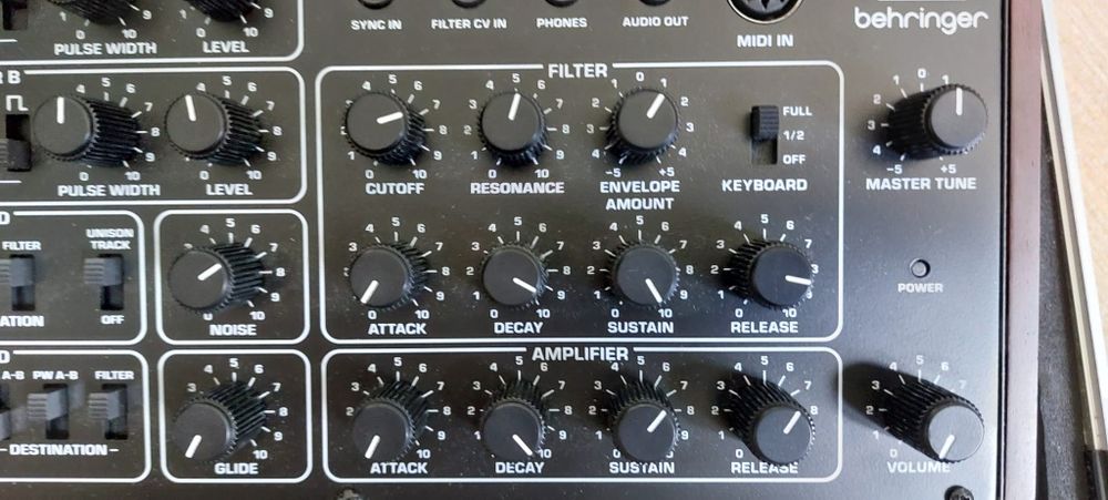 Behringer PRO-800 + Flyht Pro Case – Como Novo