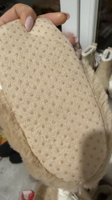 Домашні тапочки в розмірах.