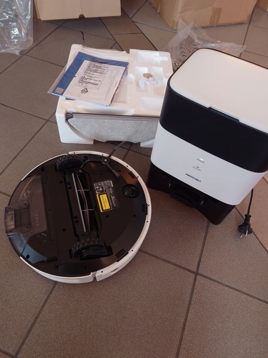 Robot odkurzająco-mopujący Inteligentny AIRROBO do 60 dni ze stacją