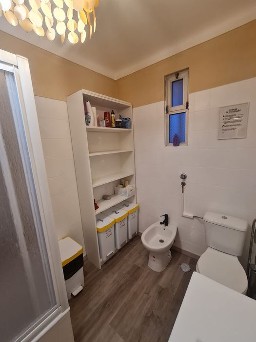 Aluga-se quarto no Carregado
