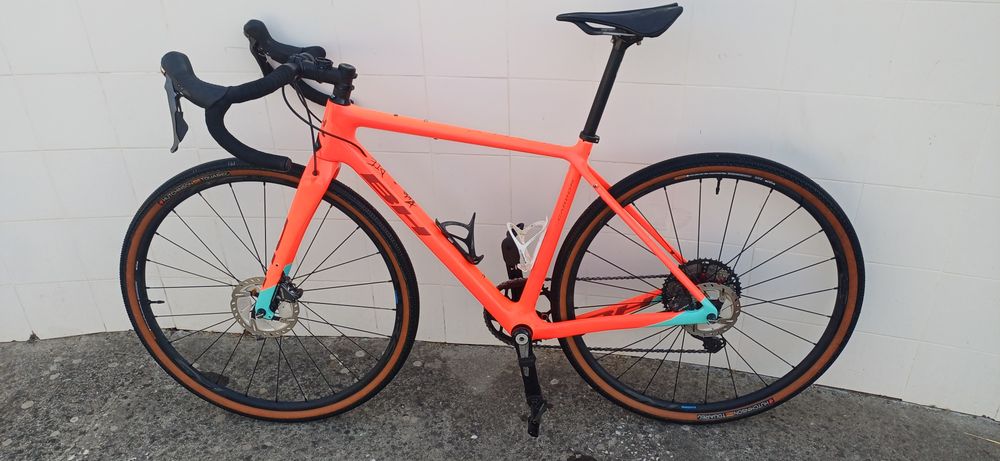 Bicicleta de Gravel BH EVO 3.0 GRX810 11HD VERMELHO  E AZUL