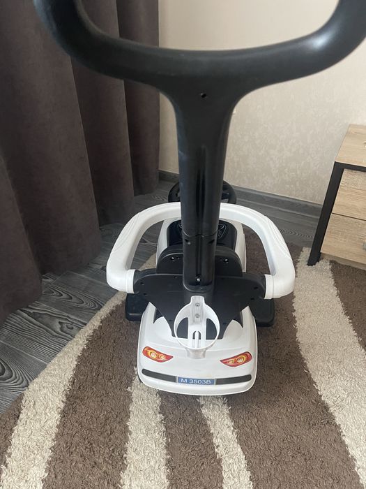 Продам дитячу машинку толокар bmw