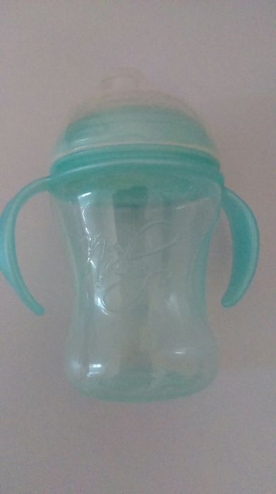 2 butelki chico, 1 kubek avent, 1 kubek nuby