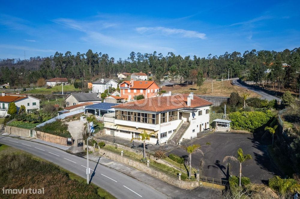 Restaurante com projeto de aprovado para quartos em Panque, Barcelos.