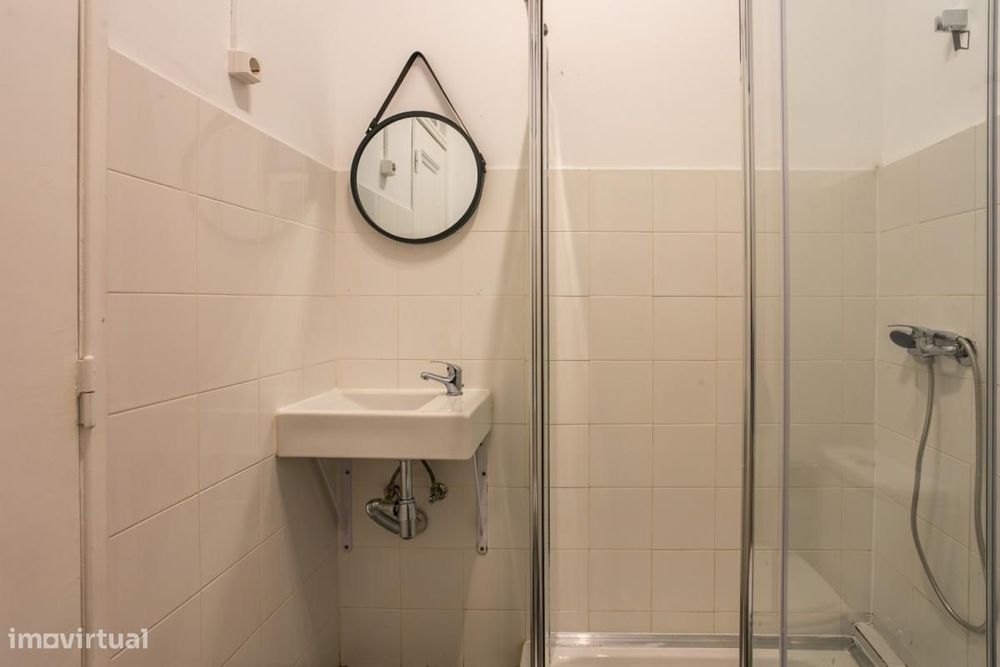 Quarto - localizado em Santos Lisbon
