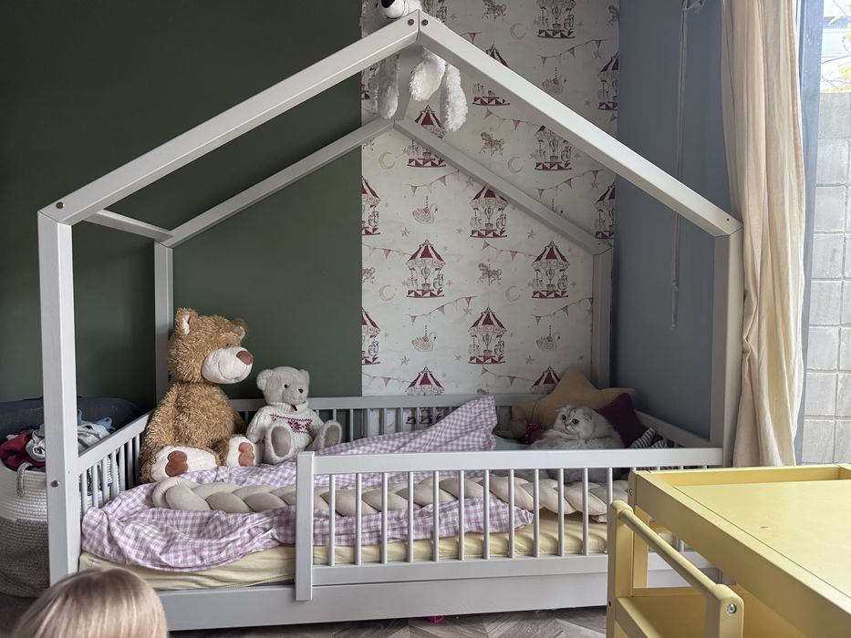 Łozeczko montessori podłogowe domek 160x80 jasny szary